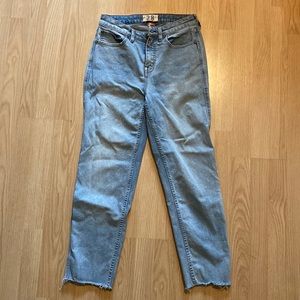 Free People curvy sz 28 light wash cropped high rise jeans
